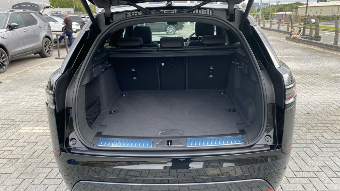 Land Rover Range Rover Velar 2.0 P400e Belgravia Edition 5dr Auto Estate - Image 10